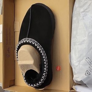 Tasman black slippers